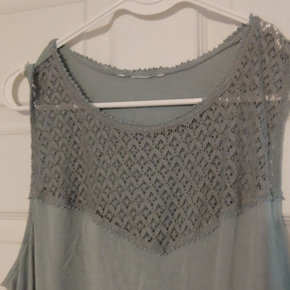 Top - Picture 2 of 2